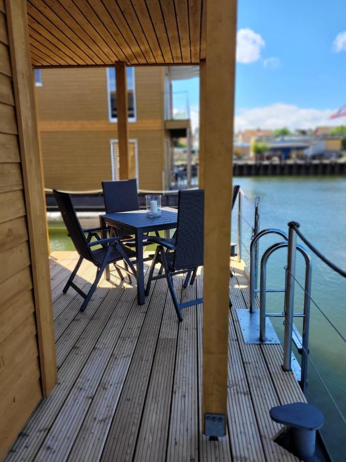 Hotel 4 Sterne Dtv Floating House Kröslin Exteriér fotografie
